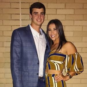 Meet your Posher, Marisa